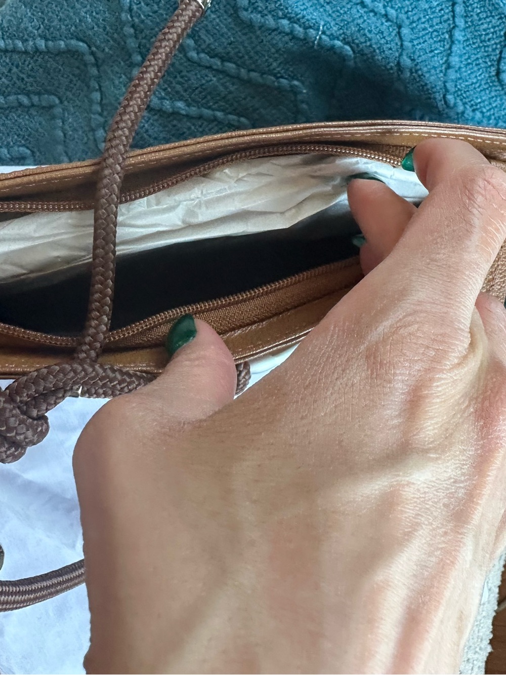 Paris Shoulder Bag - Picture 6 of 8